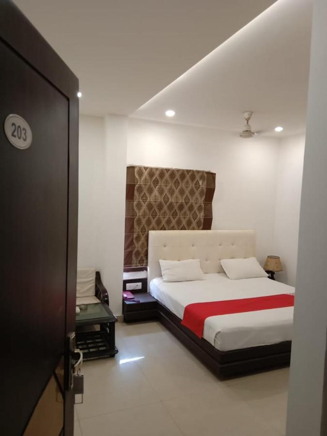 Riya Palace Агра Екстериор снимка
