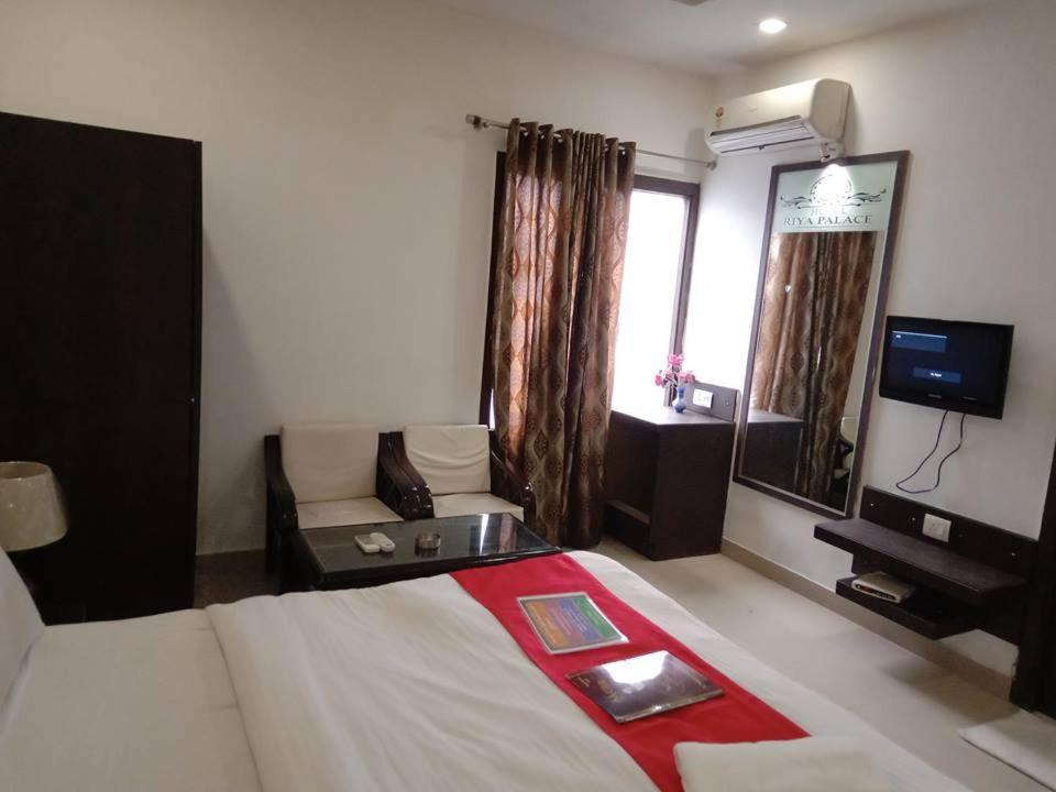 Riya Palace Агра Екстериор снимка